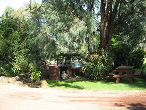 Seymour Motel Pic 5 - BBQ area next to the pool