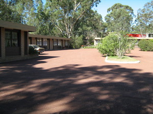 Seymour Motel Pic 3 - Very large car park