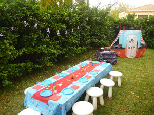 Easy Peasy Party Hire Pic 4 - Pirate themed party