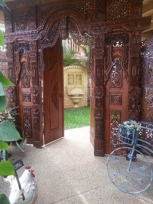 Daisy's Secret Therapeutic Massage Pic 4 - Courtyard entry