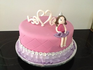 Sugar Dreams Cake Artistry Pic 3 - Girls Little Princess Tiara Cake