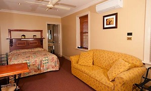 Grand Central Accommodation B&B Pic 2 - Room 6