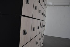 Harlow Hot Yoga Pic 3 - A place to put your belongings