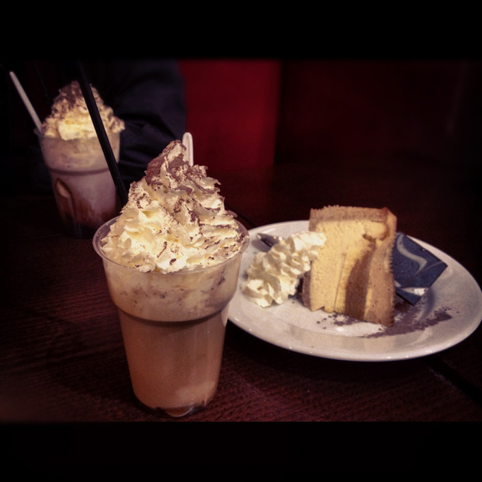 Cafe Moderno Pic 1 - Ice coffee ice chocolate and baileys cheesecake