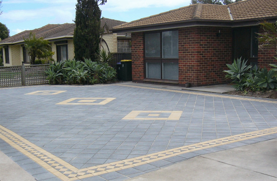 Russell Potter Paving Pic 1 - diamond pattern with bowtie ribbon boarder