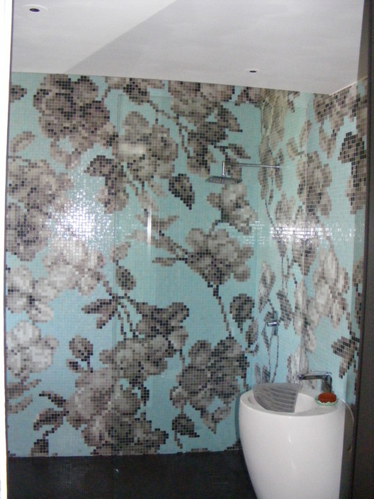 Coastile Pic 1 - bisazza glass bathroom