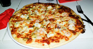 George's Paragon Seafood Restaurant Pic 4 - My delicious seafood pizza