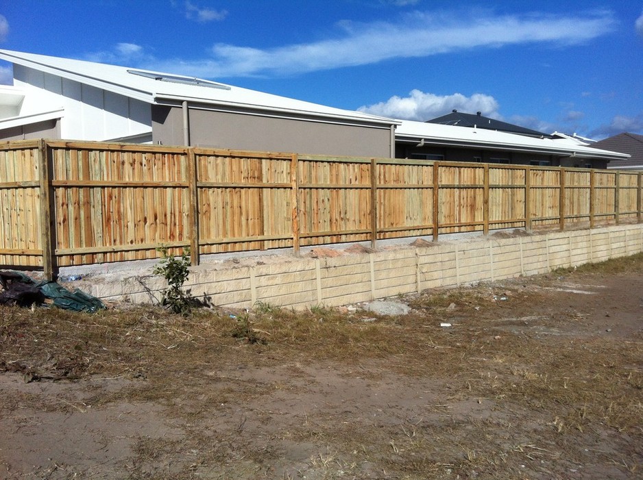 Diamond Fencing Solutions Pic 1 - Timber Treated Pine 18H fence