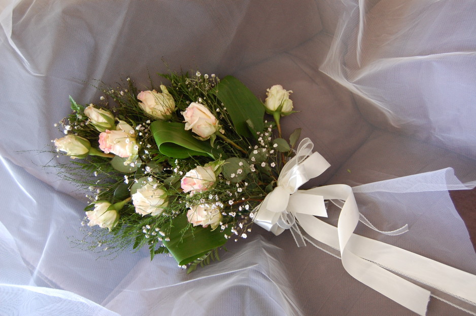 Flowers by SonLou Pic 1 - Natural Sheath Bouquet