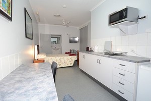 Innisfail Accommodation Centre Pic 3 - Double ensuite with Kitchenette