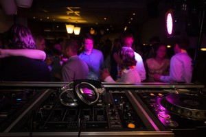 Party DJ Hire Pic 5 - DJ services