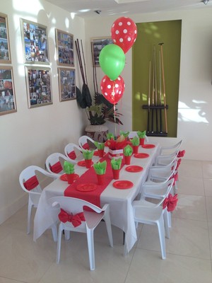 Suz Balloonz Pic 4 - Childrens table and chair hire