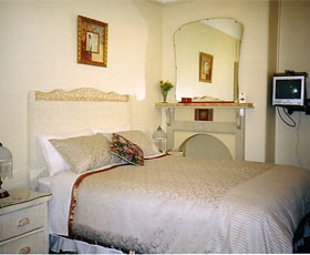 Boutique Motel Sefton House Pic 1 - Queen Victoria Suite Sefton House