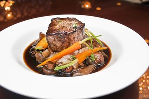 Royal on the Park The Walnut Restaurant and Lounge Bar Pic 2 - 220g Black Angus Tenderloin