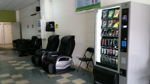 Ivanhoe Coin Laundry Pic 4 - Comfortable seating Free Wifi