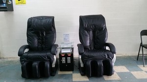 Ivanhoe Coin Laundry Pic 3 - Free Massage Chairs relax while waiting