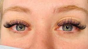 Diamond Eyelash Extensions Pic 2