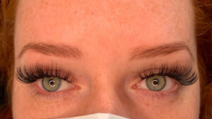 Diamond Eyelash Extensions Pic 4