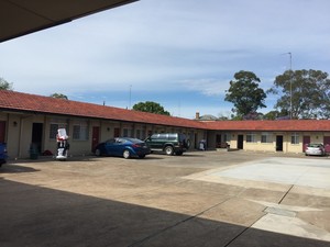 Best Western Endeavour Apartments Pic 3 - Ample parking in courtyard