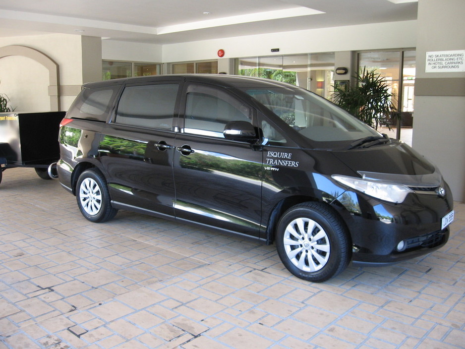 Esquire Transfers Pic 1 - Exclusive Airport Transfers for up to 6 passengers and luggage