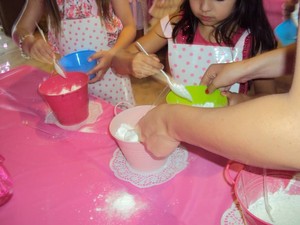 Kids Party Company Pic 2 - Beauty Parlour party