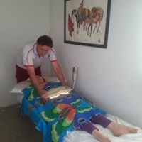 Cairns Best Massage Pic 1 - applying Far Infra Red treatment