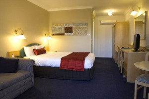 In Town Motor Inn Pic 2 - Deluxe Queen Accommodation Taree