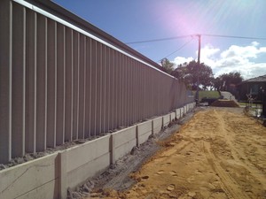 Brads Fencing Pic 5 - Hardifence with Pillar and post retaining