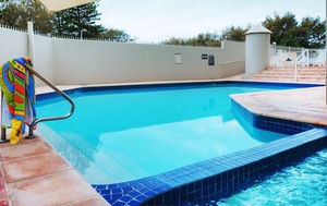 Golden Sands On Main Beach Pic 2 - Swimming Pool