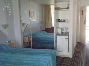 Golden Sands Motor Inn Pic 2 - Amenities and storage