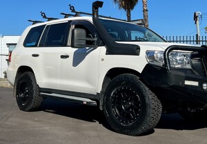 4x4 Wheels Direct Pic 5 - 200 Series Landcruiser fitted with Icon Six speed