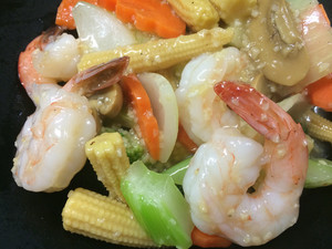 Tin Wong Palace Restaurant Pic 4 - Garlic King Prawn