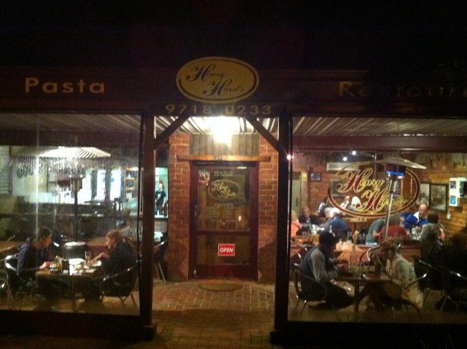 Henry Hurst;s Pizza & Pasta Restaurant Pic 1 - Entrance