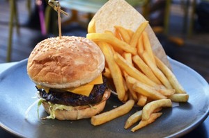 VIC On The Park Hotel Pic 5 - Beef Burger 18