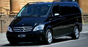 Airport Limousine Pic 2 - 7 seat Mercedes Limo Van