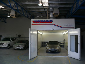 Hardings Accident Repair Centre Pic 5 - Workshop