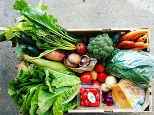 Mr Organic Pic 2 - Seasonal Mixed Box