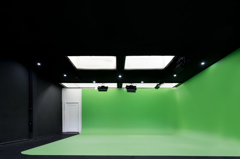 Fs Chapel St Studios Pic 1 - The huge green screen cyclorama featuring natural skylights with block out blinds and LED lights