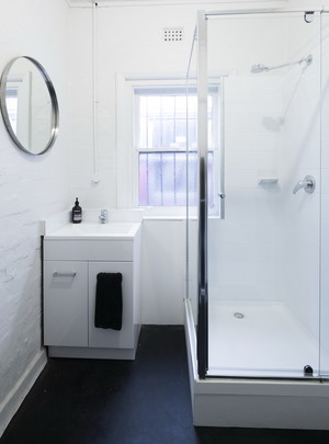 Fs Chapel St Studios Pic 4 - Clean and modern bathroom with Shower and clean towels provided