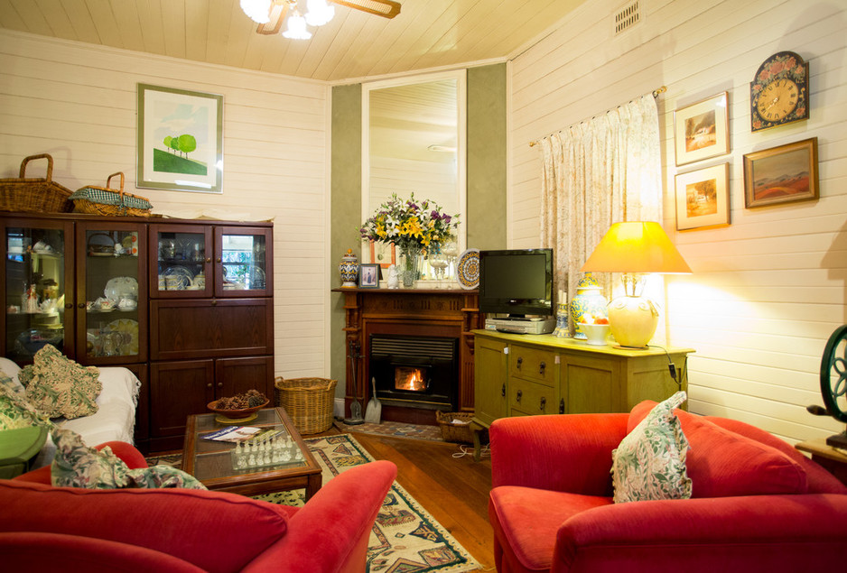 Hillgrove Cottage B&B Pic 1 - The warm and cosy lounge area with original fireplace