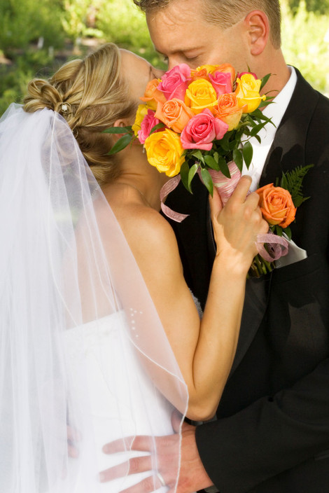 Ningaloo Weddings - Exmouth & Coral Bay Pic 1 - Kissing Bride Groom