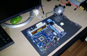 Turner Computers Pic 3 - Another Client needed a replacement motherboard Preparing their CPU Heatsink and RAM for testing