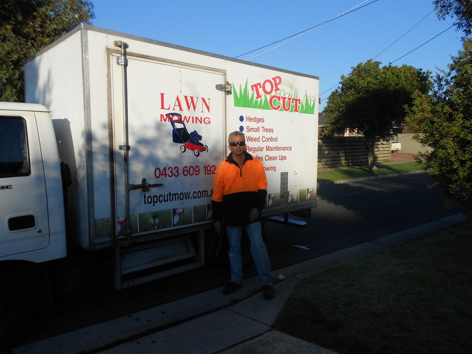 Top Cut Lawn Mowing Pic 1