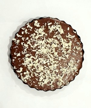 Miss Cakery Bakery Pic 3 - Oreo base dark chocolate ganache with white chocolate shaves