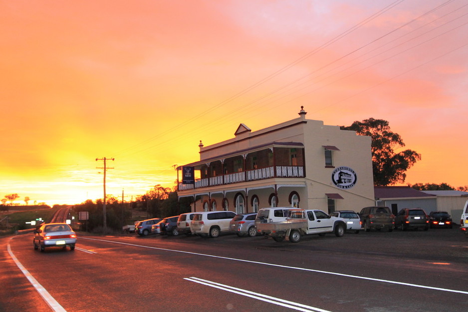 CURRABUBULA PUB & CAFE Pic 1 - SundownerCurrabubula