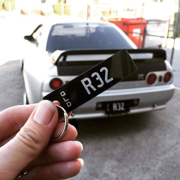 PL8SRUS Pic 1 - Custom Plate Keyring Nissan R32 GTR