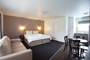 Easystay Studio Apartments Pic 3 - large and spacious rooms with kitchenettes