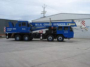 MIA Crane Service Pic 2 - 25 Tonne Slew Crane