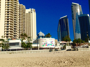 Paradise Centre Pic 2 - Shopping mins from the beach