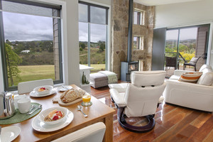 Stonetryst Spa Villas Pic 3 - StoneTryst Spa Villas on Beechworth Gorge